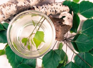 Nasze babki ratowały tą wodą swoje włosy i cerę. Kosmetyczny „cud” PRL-u nadal dostępny