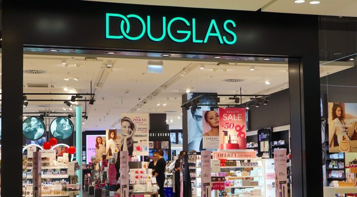 TOP 5 kosmetycznych hitów, które opłaca się teraz kupić w Douglasie. Kultowa paleta od Dr Ireny Eris przeceniona