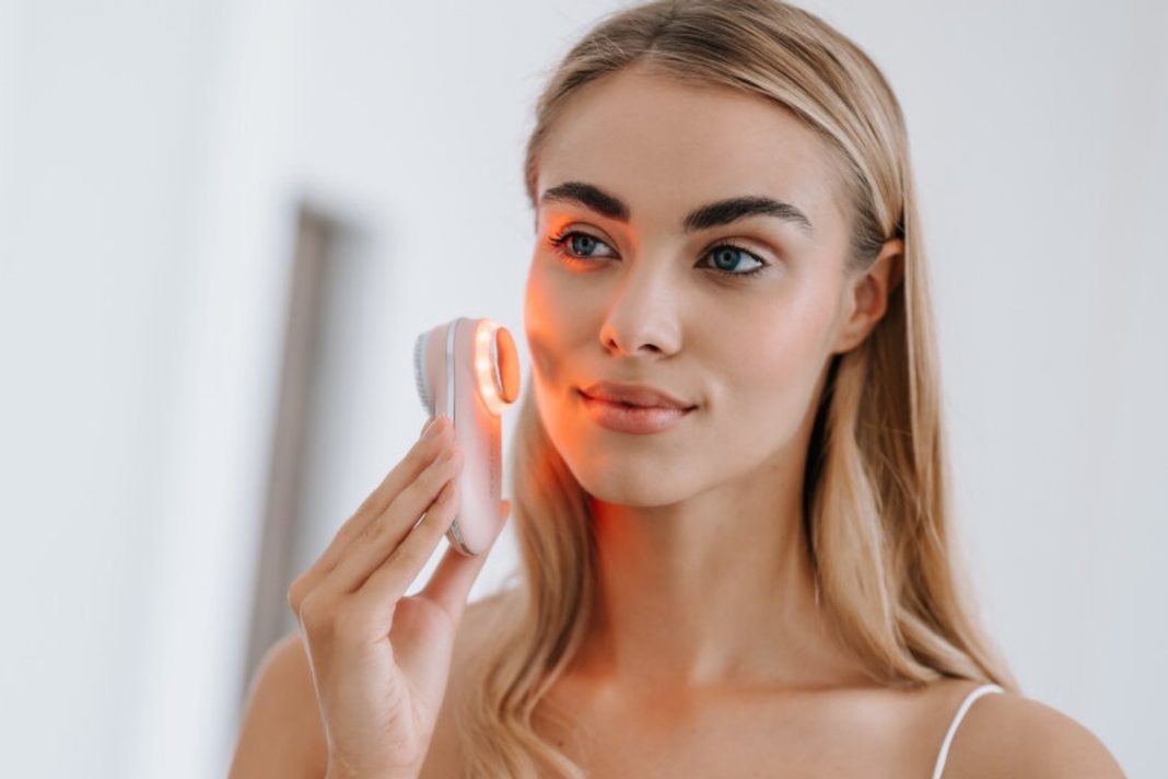 Te soniczne szczoteczki do oczyszczania twarzy mają też tryb anti-aging. Top trzy modele