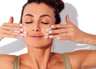 Najlepszy wygładzający krem to ten w dużej butelce. Bomba naszpikowana witaminą E za 24 zł