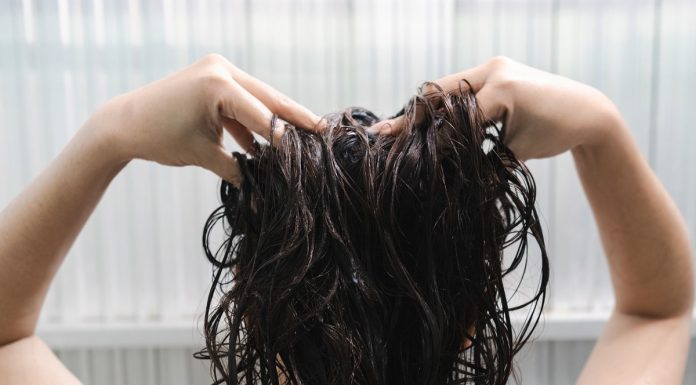 Szampon nie pomaga? Sprawdź zagęszczające peelingi trychologiczne