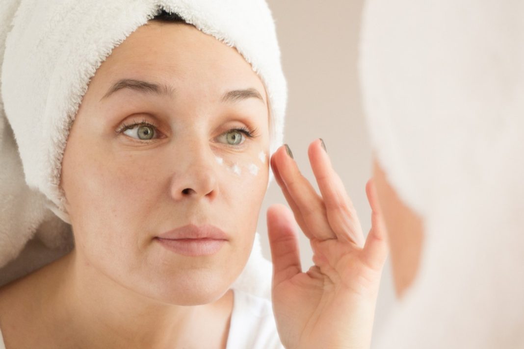 Sześć kremów pod oczy dających efekt liftingu powiek