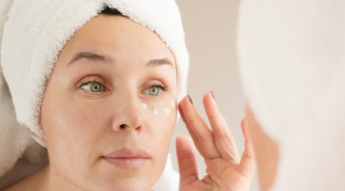 Sześć kremów pod oczy dających efekt liftingu powiek