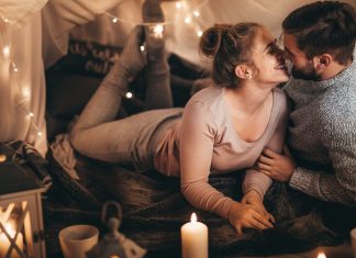 Te świece uwodzą zapachem. Stwórz w Walentynki intymny nastrój w sypialni