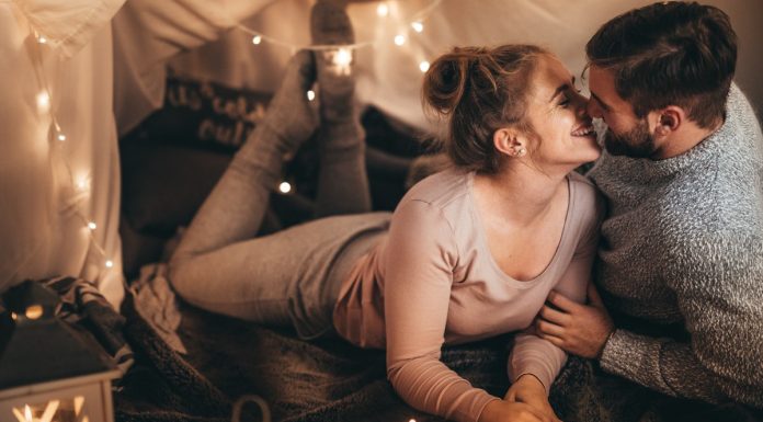 Te świece uwodzą zapachem. Stwórz w Walentynki intymny nastrój w sypialni