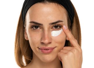 Szybko pozbądź się worków pod oczami — kremy redukujące poranną opuchliznę