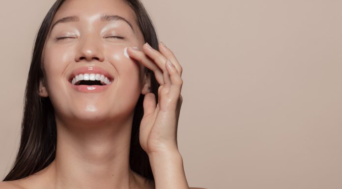 Ten krem do twarzy z leczniczym grzybem reishi tworzy ochronną tarczę