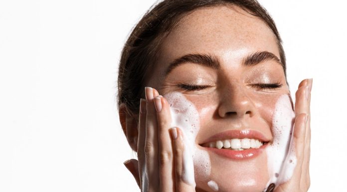 Trzy polecane przez dermatologów żele do mycia cery trądzikowej