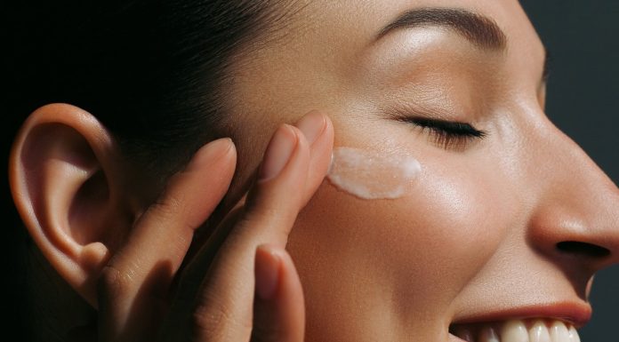 Oto trzy najlepsze sera rozświetlające według internautek