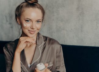 Kremy naprawcze na dobranoc. Efekt? Miękka i promienna skóra z rana