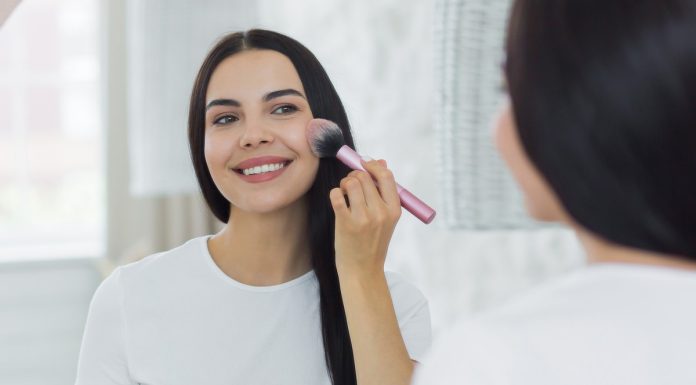 Top pięć podkładów mineralnych. Zapewniają naturalny efekt i nie zapychają porów