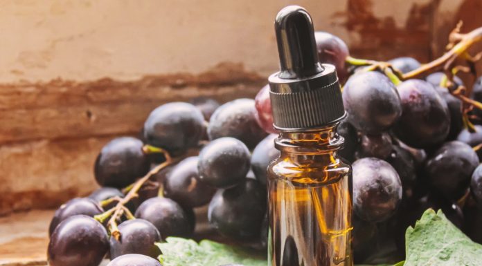 Olej z pestek winogron to zbawienie dla suchej i problematycznej skóry