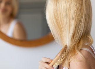 Cztery dobre odżywki do włosów rozjaśnionych. Regenerują i zapobiega kruszeniu się