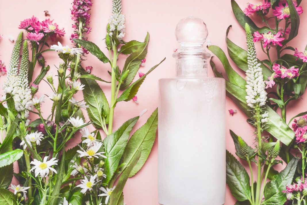 TOP 3 tanie ziołowe szampony, które odbiją oklapnięte włosy. Możesz zapomnieć o wałkach