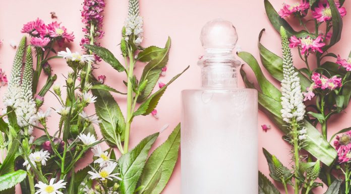 TOP 3 tanie ziołowe szampony, które odbiją oklapnięte włosy. Możesz zapomnieć o wałkach