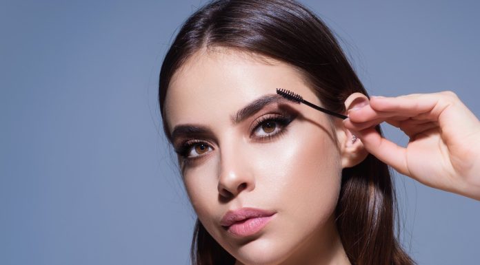 TOP 3 maskary do stylizacji brwi. Zagęszczają włoski, tuszują przerzedzenia