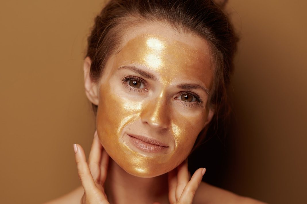 Ta ceramidowa maska do twarzy z karotenem to pielęgnacyjny hit