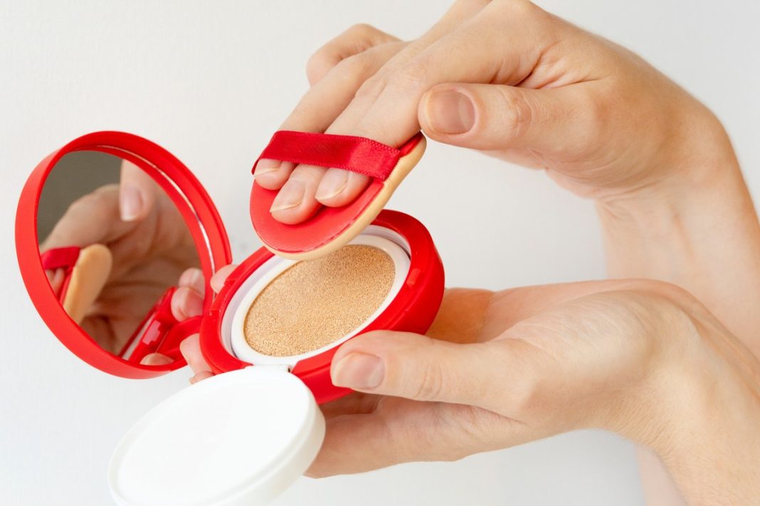 Ten koreański podkład w poduszce robi na świecie furorę! Ma trwałość do 72 godzin