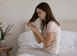 Pięć świetnych szamponów do włosów zniszczonych. Przywracają piękny wygląd suchym, łamliwym kosmykom