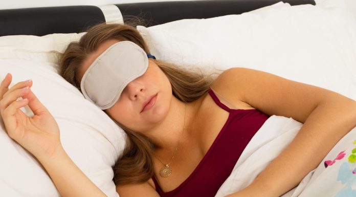 Co się dzieje, kiedy śpisz na prawym boku? Nie każdy zdaje sobie sprawę