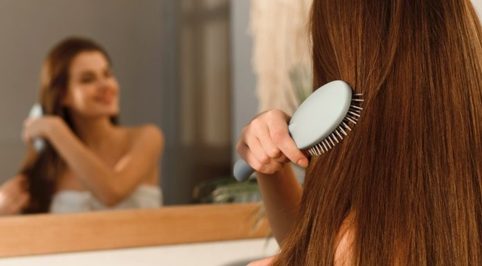 Koniec z mysim ogonkiem! Pięć świetnych odżywek z biotyną, które dodadzą objętości cienkim i słabym włosom