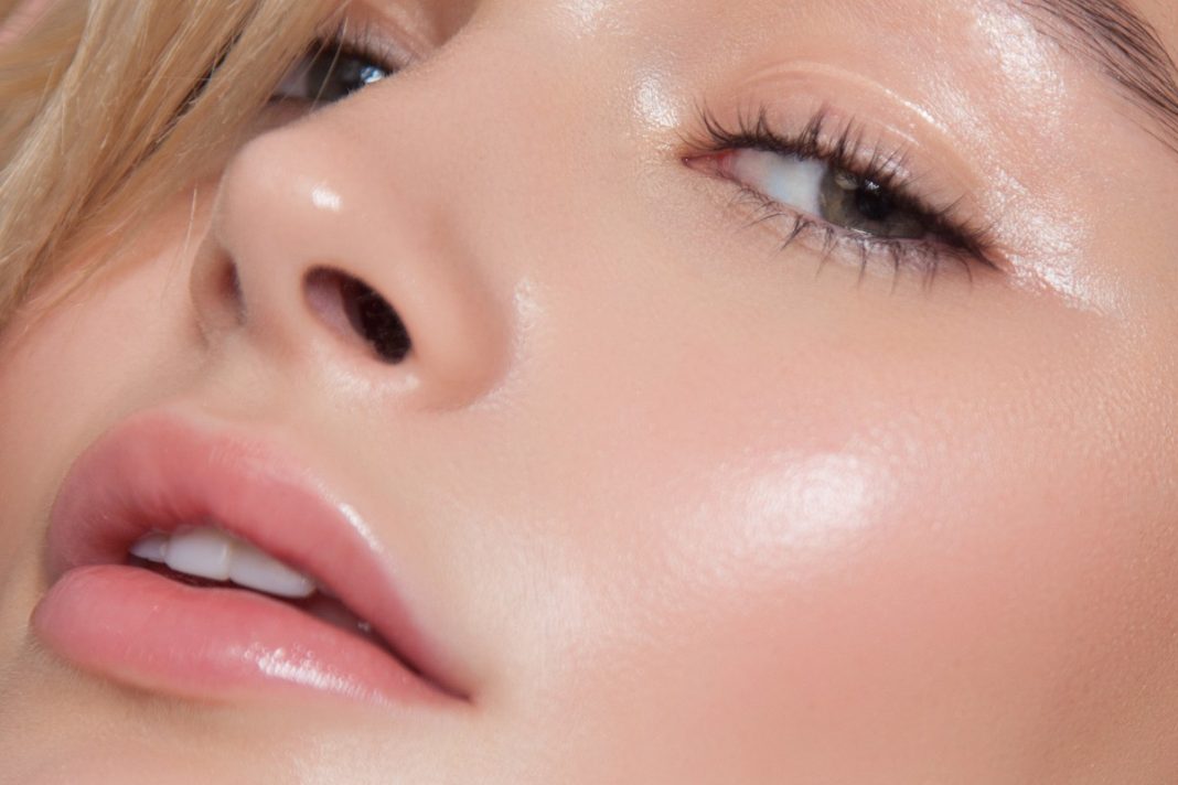 Dzięki temu serum skóra promienieje naturalnym pięknem. Nadaje satynową gładkość