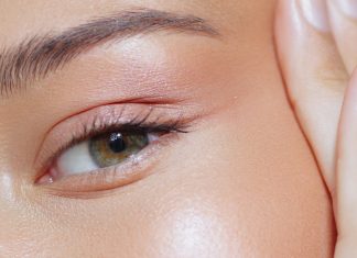 Ten krem zapewnia idealną cerę bez makijażu. Wygładza koloryt i subtelnie rozświetla