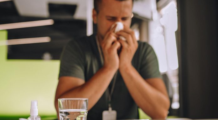 Nieoczywiste objawy grypy. Wcale nie trzeba mieć gorączki, kataru i kaszlu