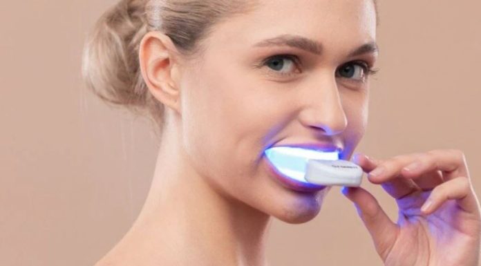 Śnieżnobiały uśmiech? Ta tania lampa rozjaśni zęby o kilka odcieni