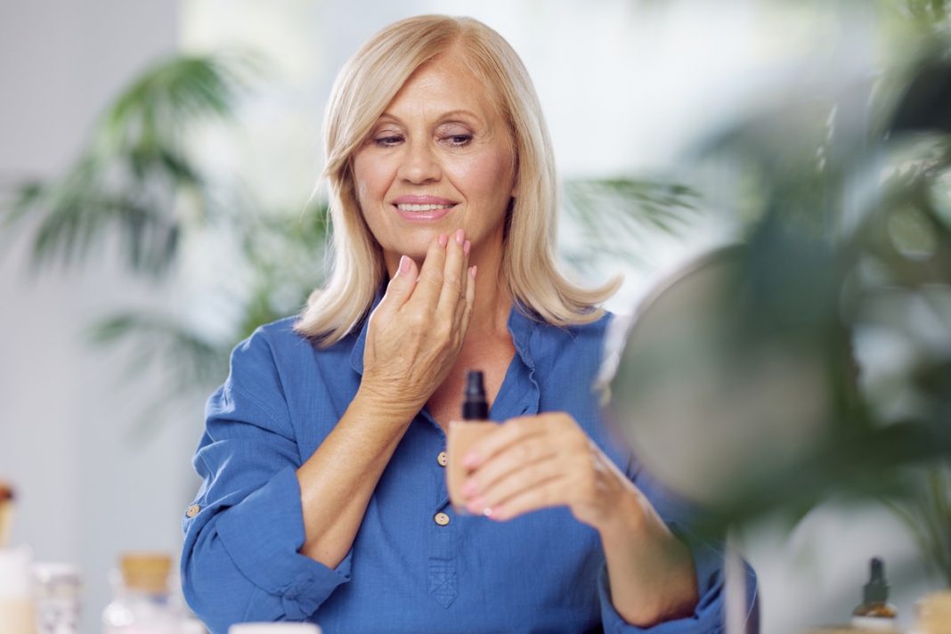 To podkład idealny dla dojrzałej cery. Nie podkreśla zmarszczek, wygładza skórę