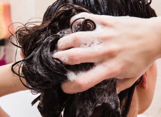 Świetne kolagenowe szampony, które intensywnie odżywiają i nawilżają. Nawet słabe włosy odzyskają blask