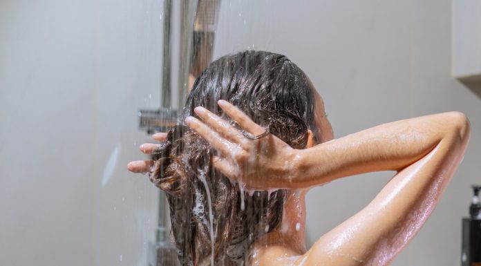 Pięć świetnych szamponów z jedwabiem. Już po pierwszym myciu włosy są gładkie i błyszczące