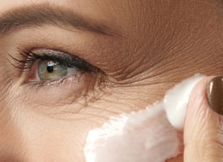 Płynny botoks na kurze łapki to hit. Blokuje skurcze mięśniowe