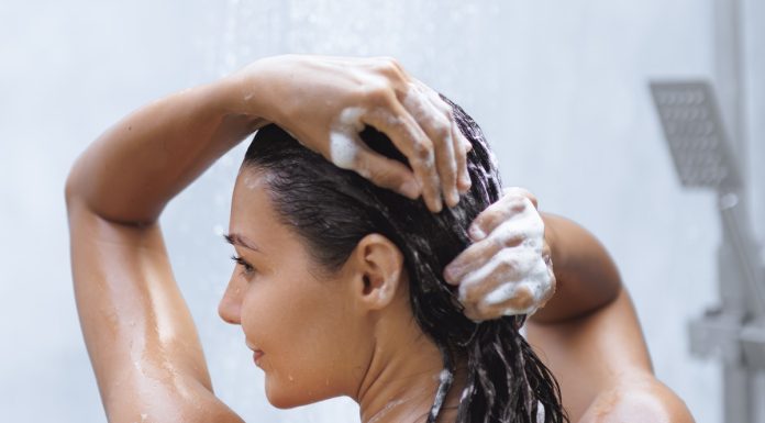 Najlepszy szampon przeciwłupieżowy to ten. Mało osób go zna, a dużą butlę kupisz za grosze