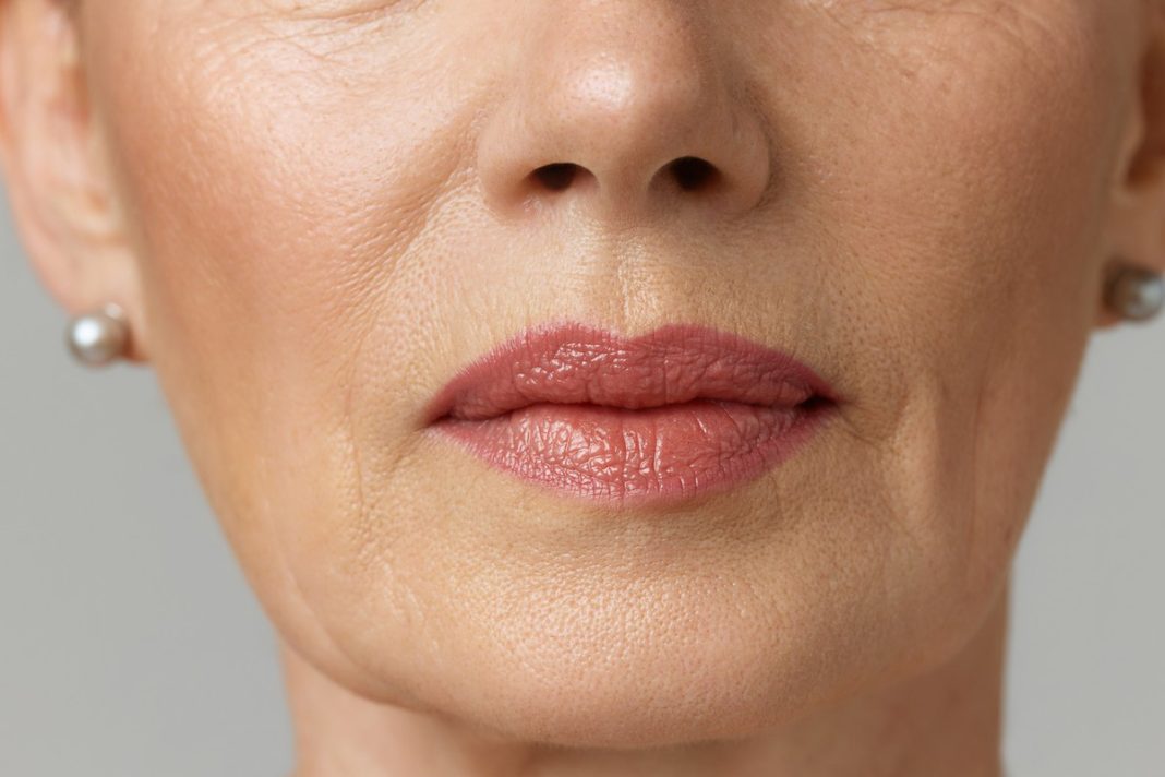 TOP 3 liftingujące kremy na zmarszczki marionetki. Bosko unoszą opadające kąciki ust