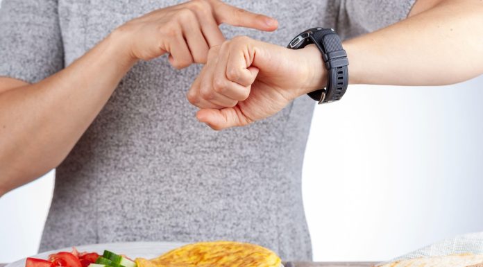 Czy post przerywany odchudza? Ekspertka postawiła sprawę jasno