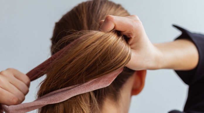 Ta maska kosmicznie wzmacnia włosy. Ma końską dawkę biotyny, znowu pokochasz kucyk!