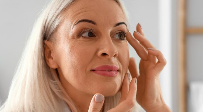 TOP 3 kremy na opadające powieki i skórę wokół oczu. Dają efekt spektakularnego liftingu
