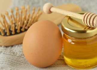 Zapytano trycholożkę o maskę z jajka i miodu. „Nie ma szans zadziałać”