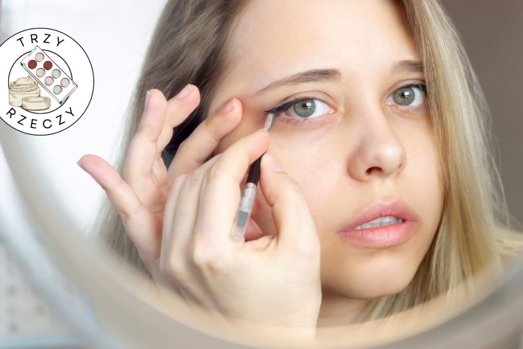 Jak namalować kreskę eyelinerem na opadającej powiece? Ten sposób sprawdzi się za każdym razem