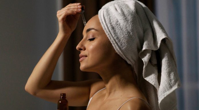 To serum kosztuje 24 zł, a ma potężną ilość kwasu hialuronowego i witaminy E. Wygładzająca bomba!