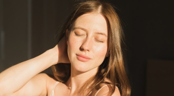 Zastąpi bazę, korektor i rozświetlacz. Ten tani krem daje efekt pięknej cery bez makijażu