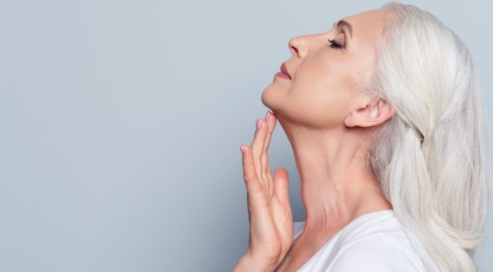 To najmocniejszy kolagen do nakładania na skórę. Dekolt i buzia są po nim gładkie jak tafla lustra