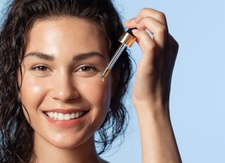 Booster 3w1 zastąpi tonik, serum i bazę. Maskuje cienie i zmarszczki