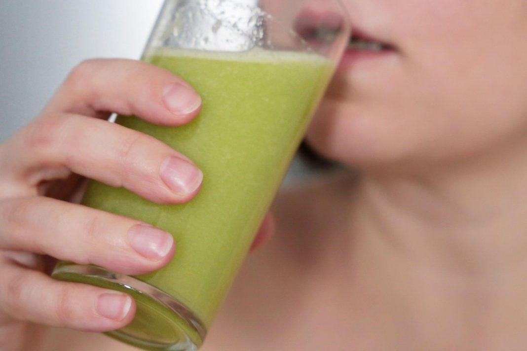 Wspomaga odchudzanie i poprawia wygląd cery. Pij codziennie rano