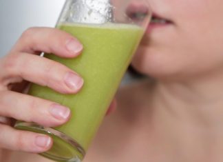 Wspomaga odchudzanie i poprawia wygląd cery. Pij codziennie rano