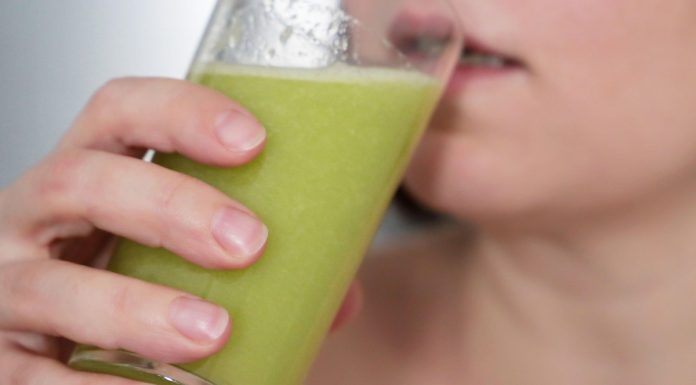 Wspomaga odchudzanie i poprawia wygląd cery. Pij codziennie rano