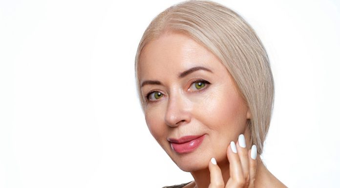 60-latki pokochały ten przeciwzmarszczkowy krem za 13 zł. Ma dużo napinającego kolagenu i witaminę A