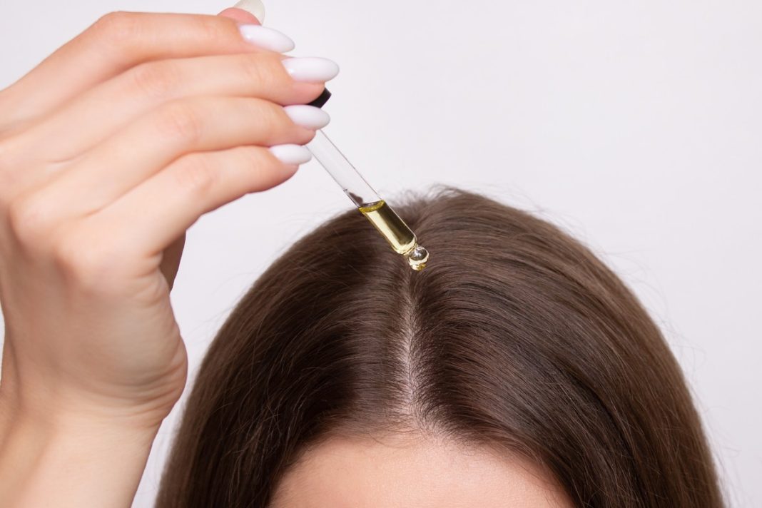 Serum do skóry głowy to genialny wynalazek! Moje włosy wreszcie odżyły i zagęściły się