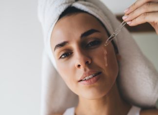 Serum ratunkowe dla skóry trądzikowej. Zawiera siarkę i retinoid